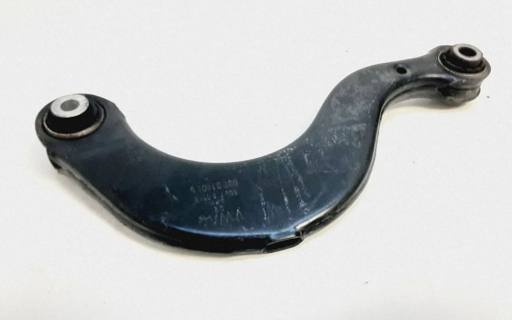 Tagumine ülemine õõtshoob 5Q0505351B