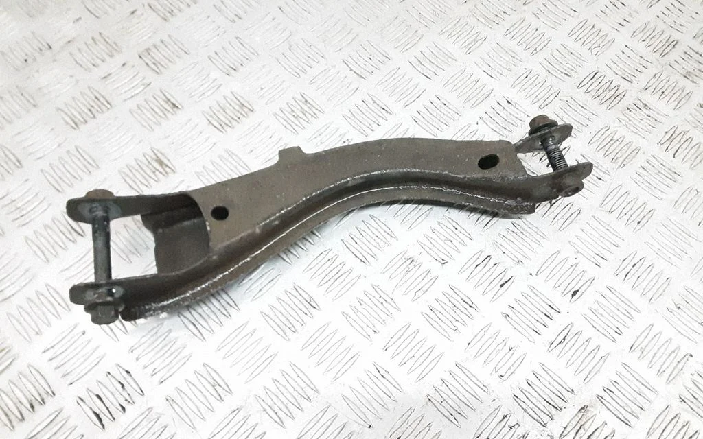 Rear upper control arm/wishbone – rear right