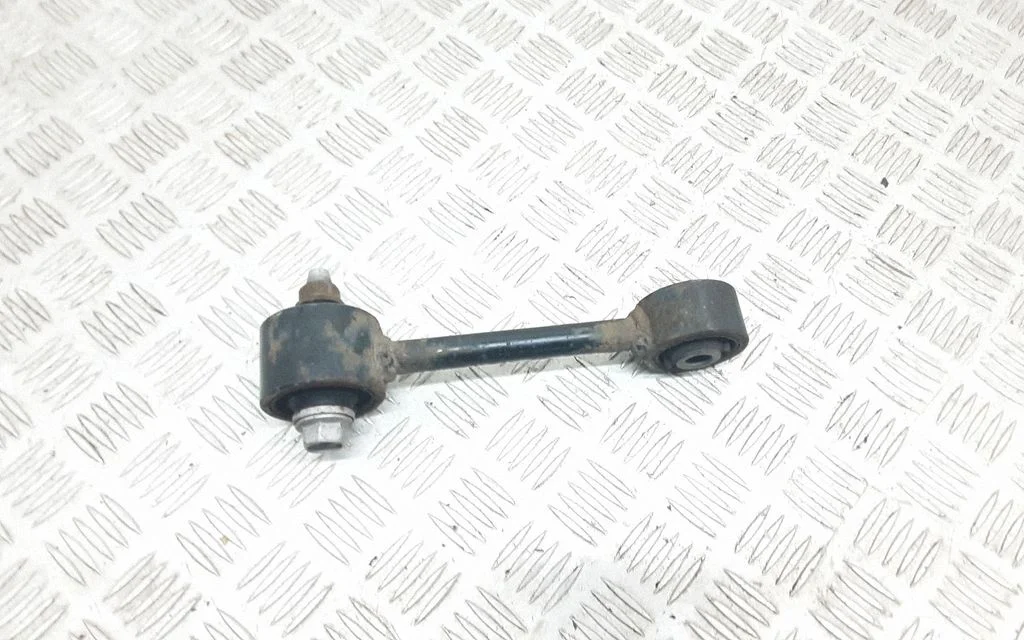 Rear upper control arm/wishbone – rear left