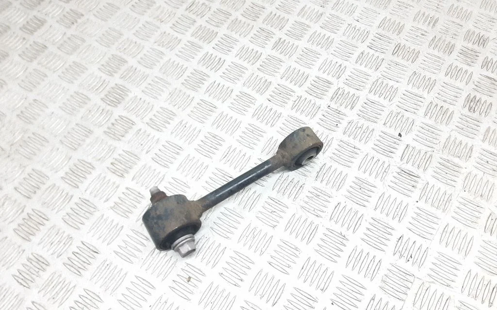 Rear upper control arm/wishbone – rear right