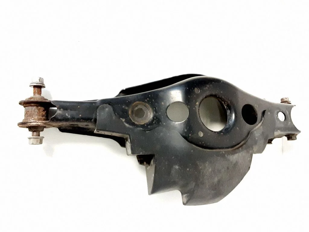Tagumine ülemine õõtshoob – Toyota RAV 4 (XA30) (2006-2016)
