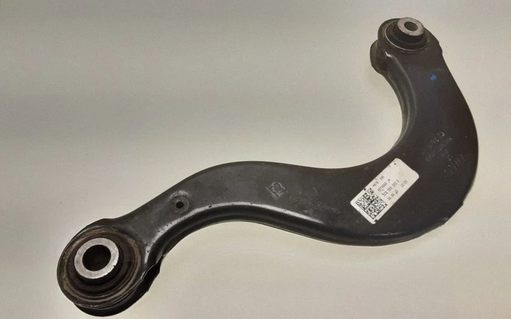 Tagumine ülemine õõtshoob 5Q0505323D