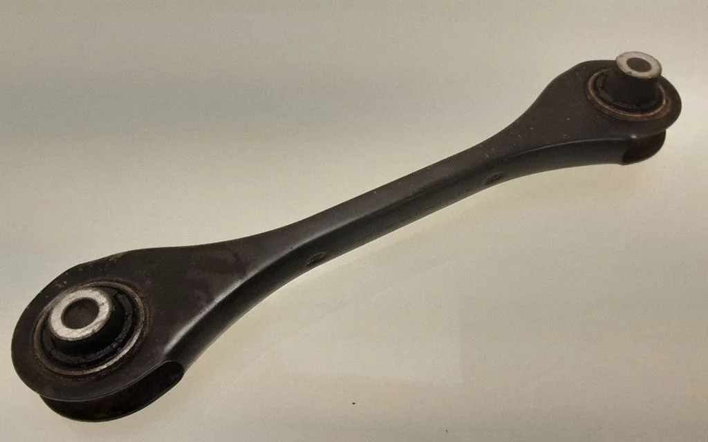 Tagumine ülemine õõtshoob 5Q0501529C