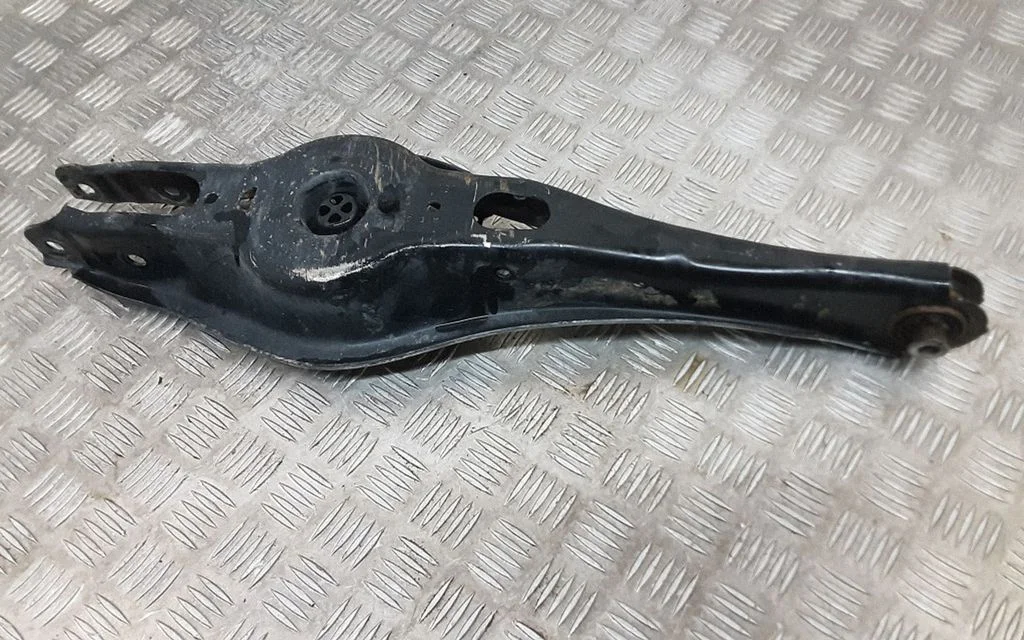 Tagumine ülemine õõtshoob 3Q0505311