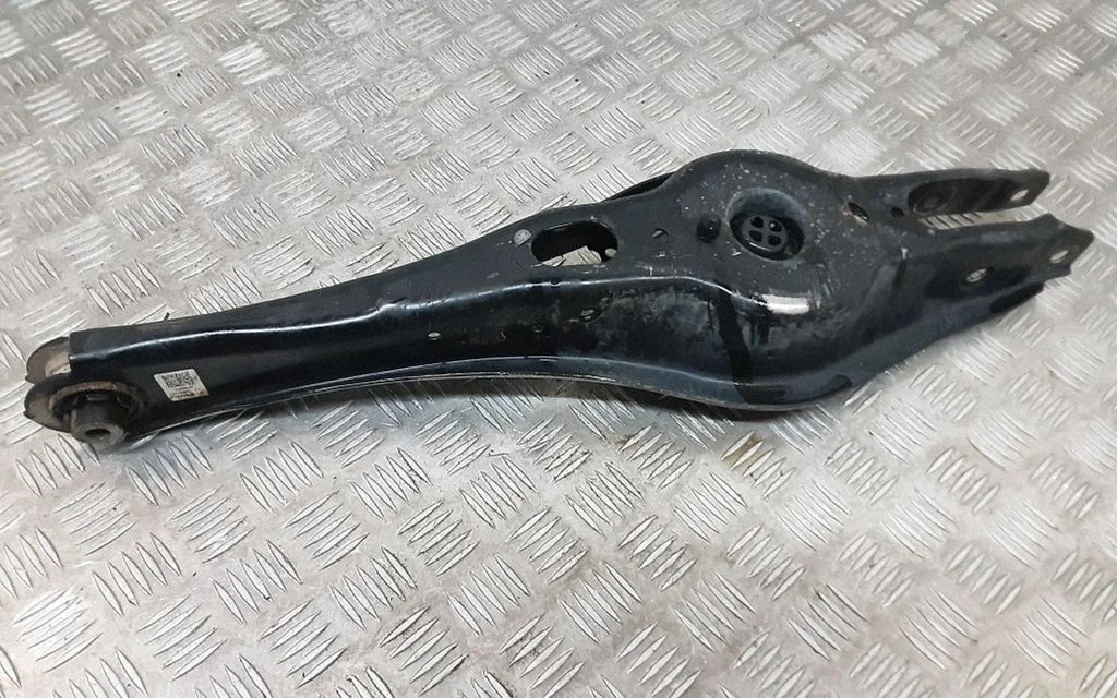 Tagumine ülemine õõtshoob 3Q0505311