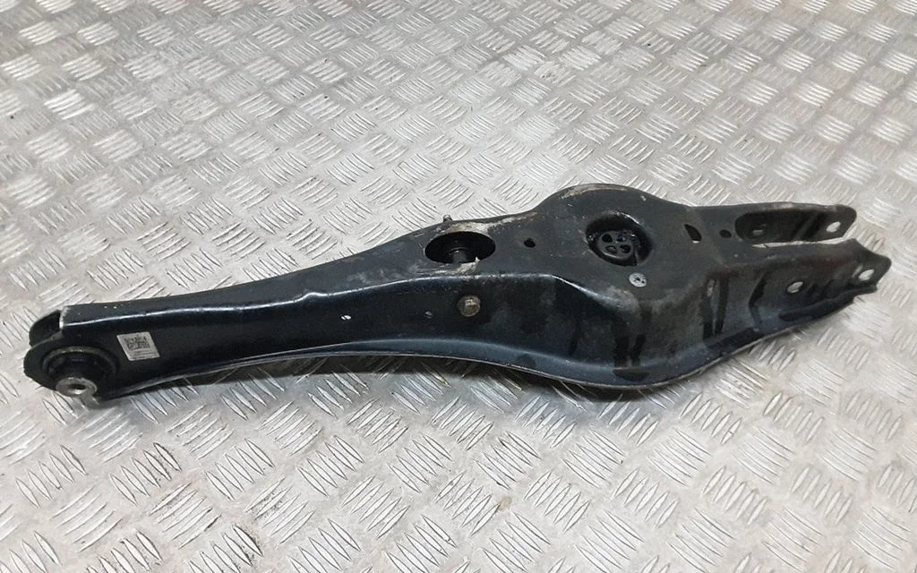 Tagumine ülemine õõtshoob 3Q0505311