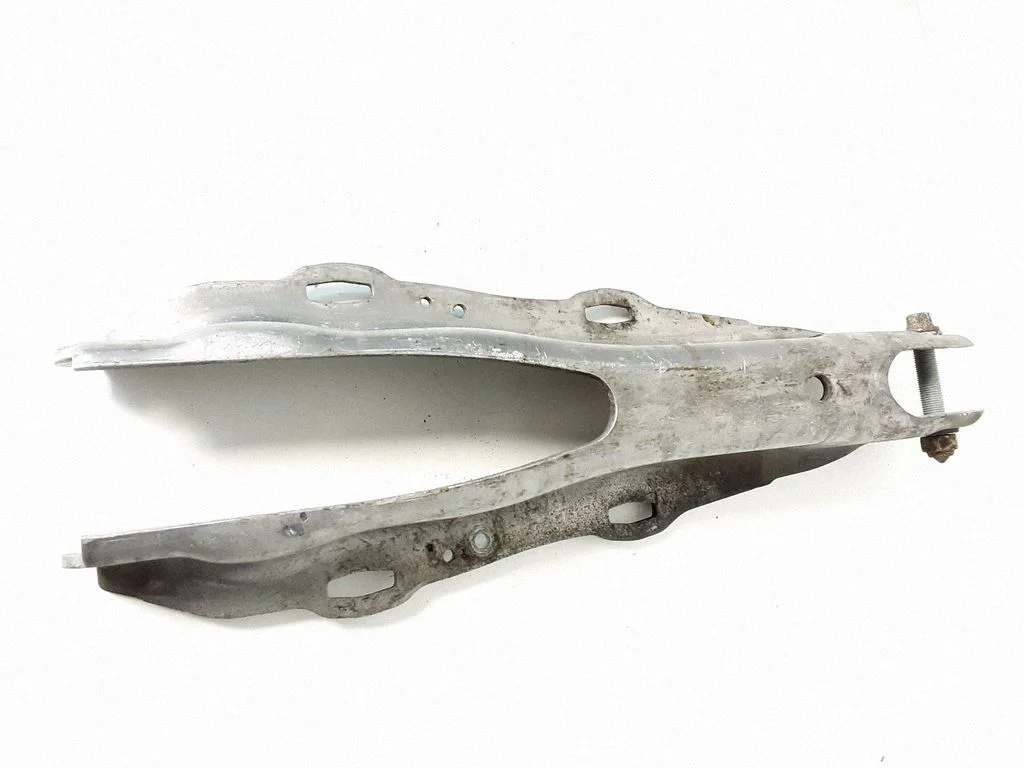 Rear upper control arm/wishbone – rear right