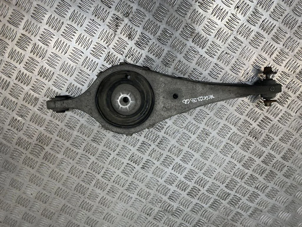 Rear upper control arm/wishbone – rear right