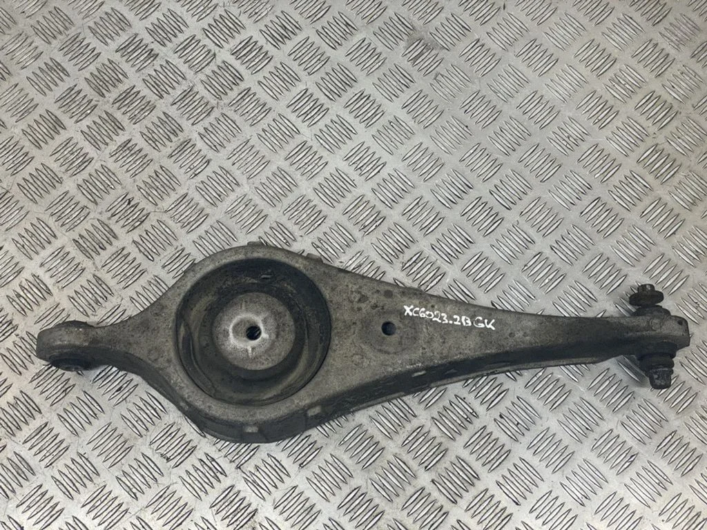 Rear upper control arm/wishbone – rear left