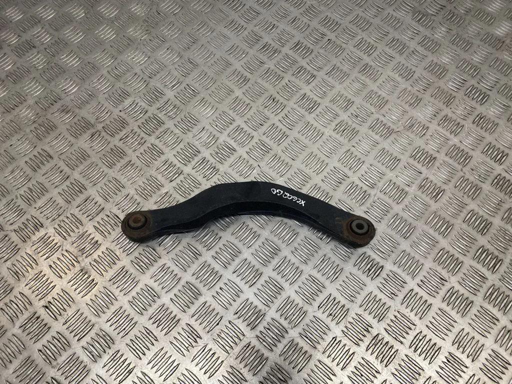 Rear upper control arm/wishbone – rear right