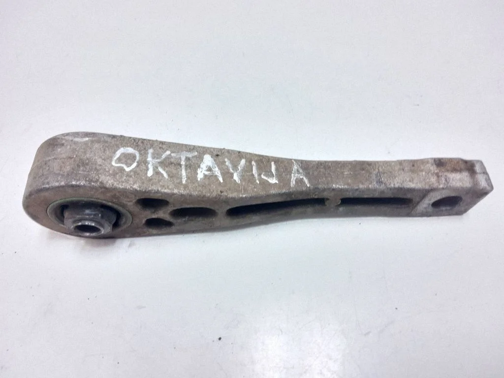 Käigukasti kinnitusklamber – Skoda Octavia Mk2 (1Z) (2004-2013)