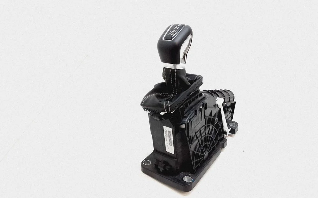 Gear selector mechanism 32240069