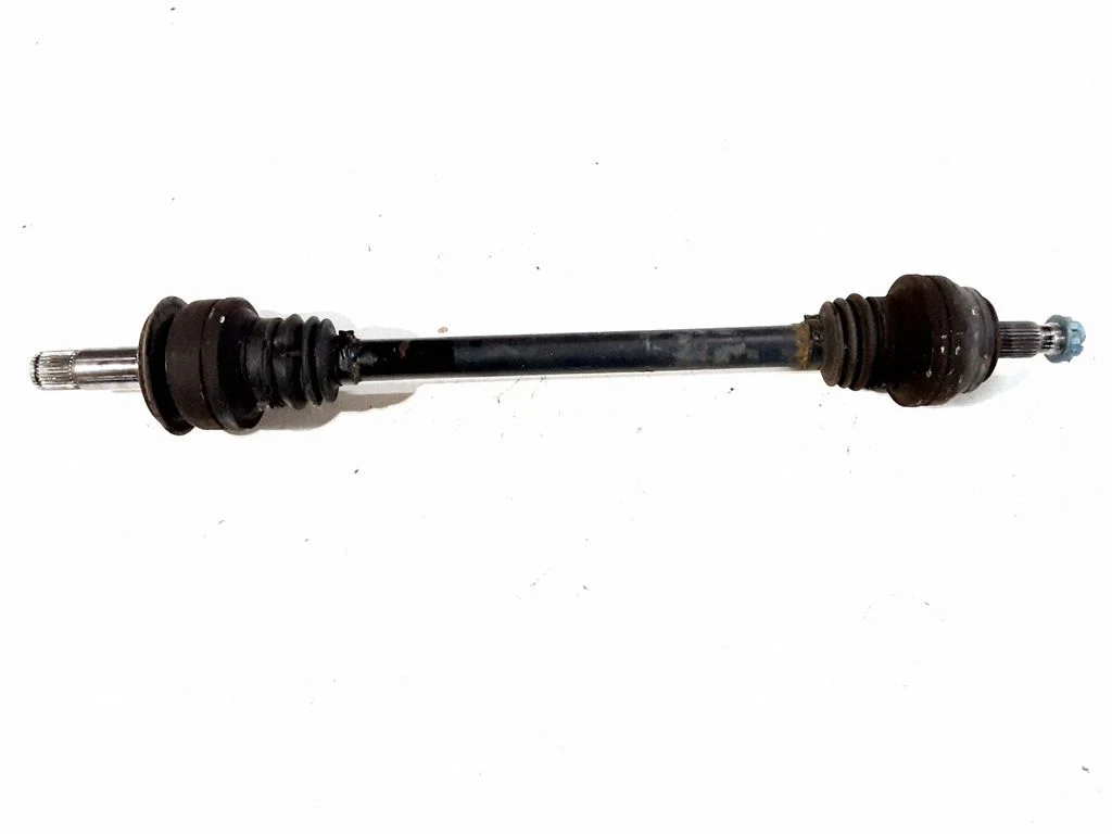 Tagumine pooltelg – tagumine parem