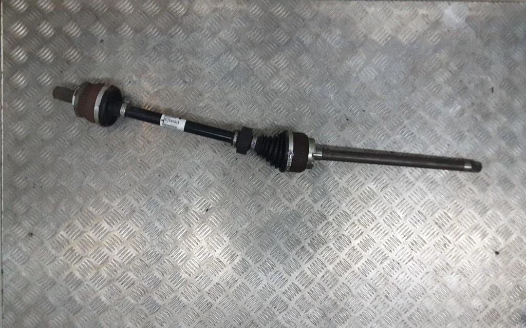 Tagumine pooltelg – Volvo XC90 (2014-)