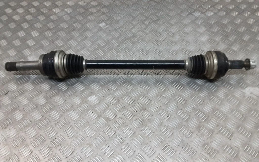 Tagumine pooltelg – Volkswagen Touareg II (2010-2018)