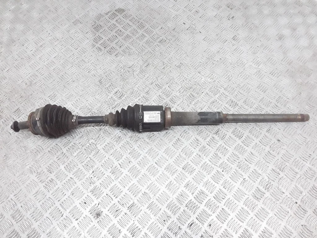 Front driveshaft 8689468