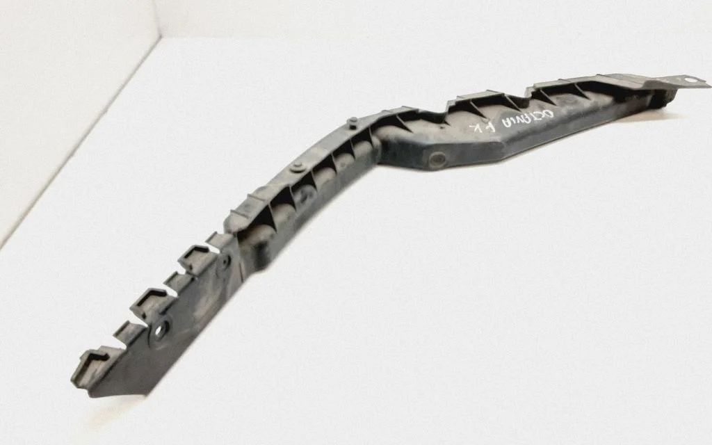 Front bumper mounting bracket – Skoda Octavia Mk2 (1Z) (2004-2013)
