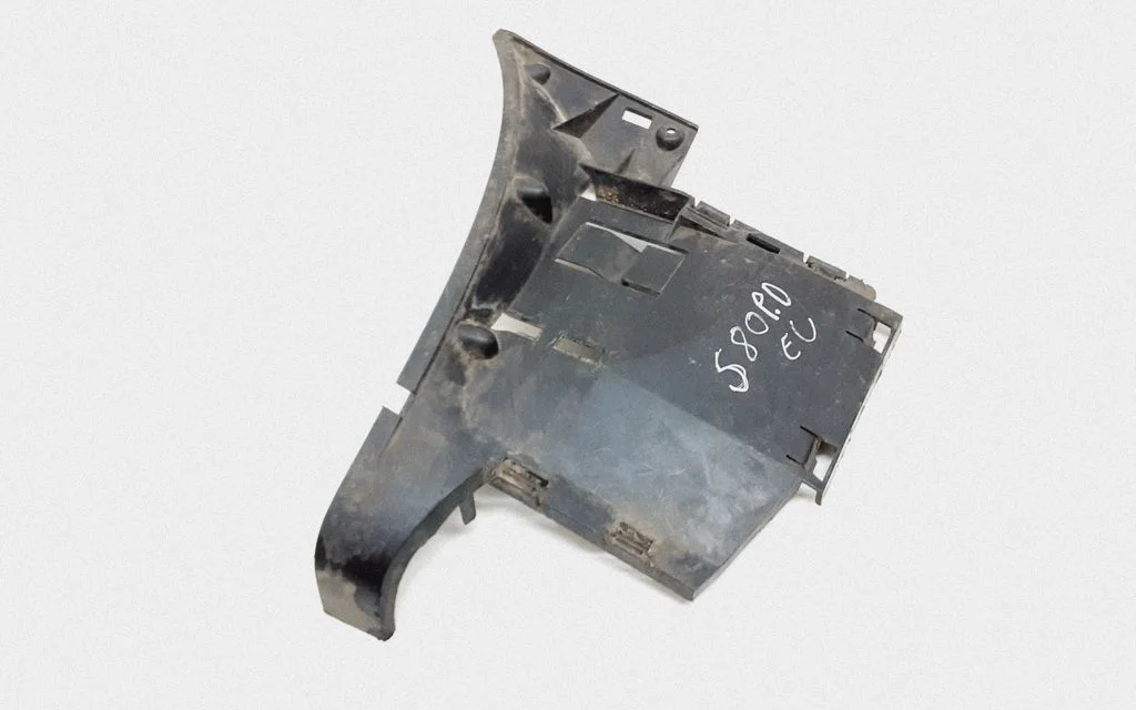 Front bumper mounting bracket 9151373