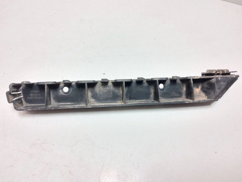 Esistange kinnitusklamber – Saab 9-3 Ver2 (2003-2007)