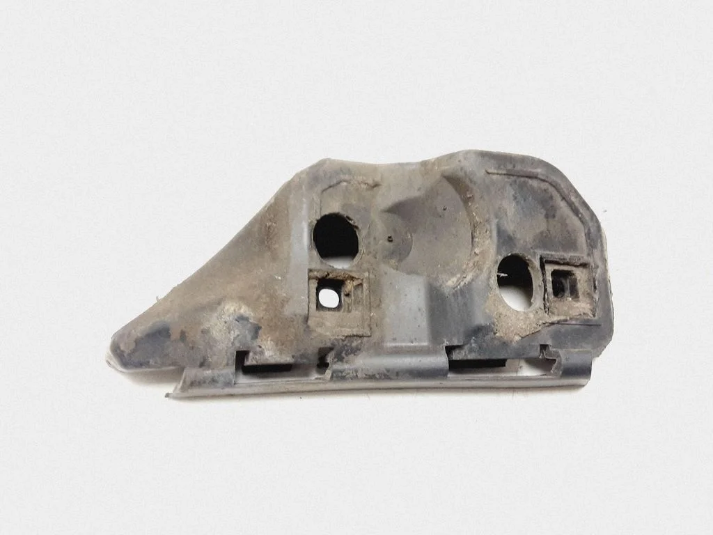 Front bumper mounting bracket 30655875