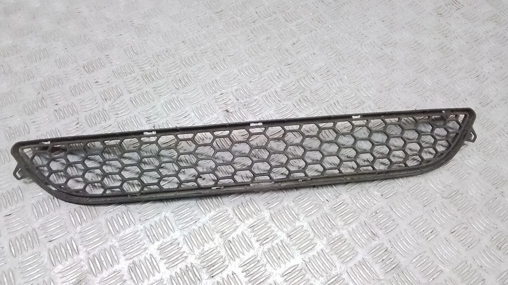 Front bumper lower grill 30795022