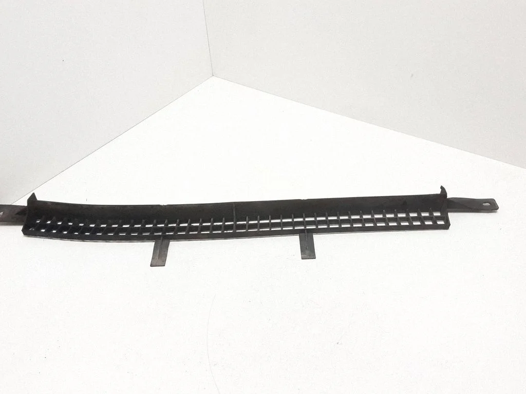 Front bumper lower grill 8671374