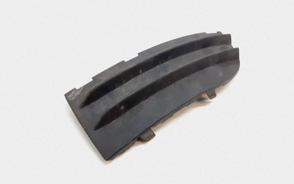 Front bumper lower grill 30657197
