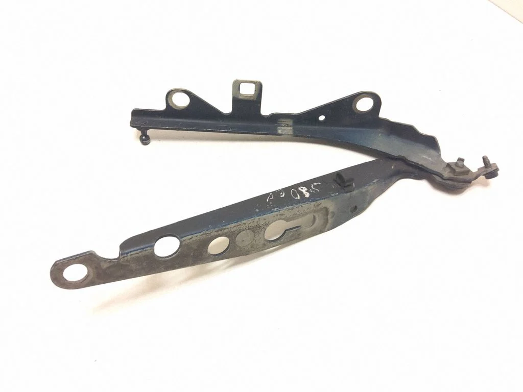 Engine bonnet/hood hinges