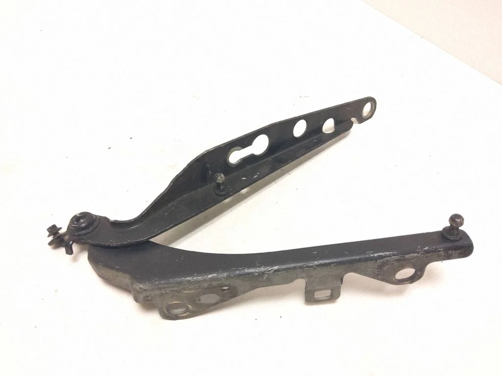 Engine bonnet/hood hinges – front left