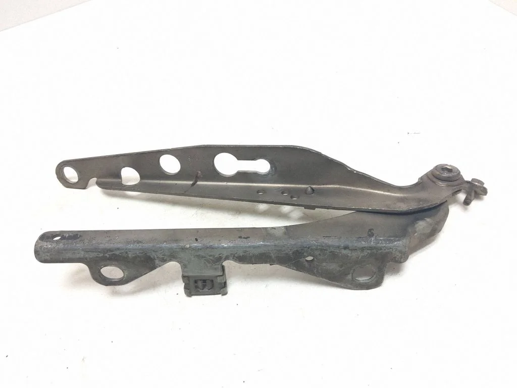 Engine bonnet/hood hinges