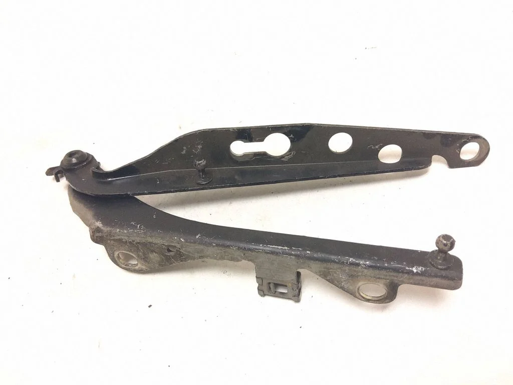 Mootorikapoti hinged – eesmine vasak