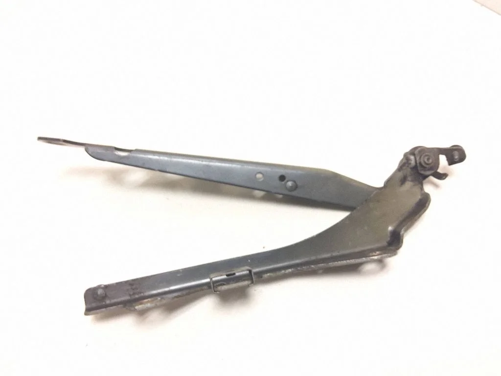Engine bonnet/hood hinges – front left