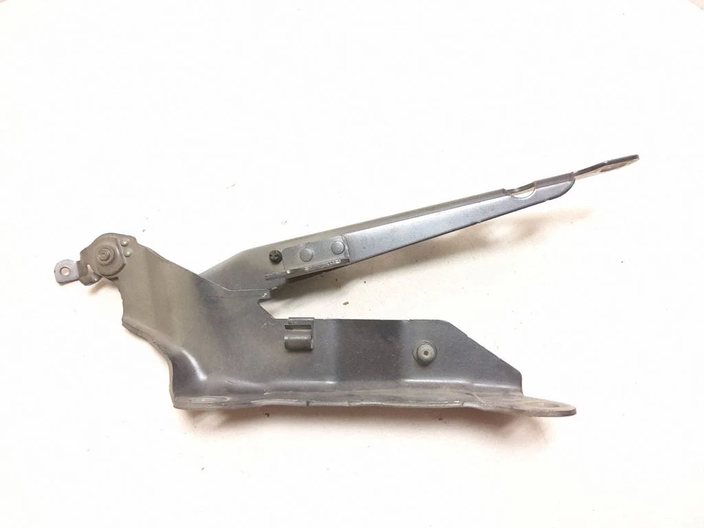 Mootorikapoti hinged – eesmine parem