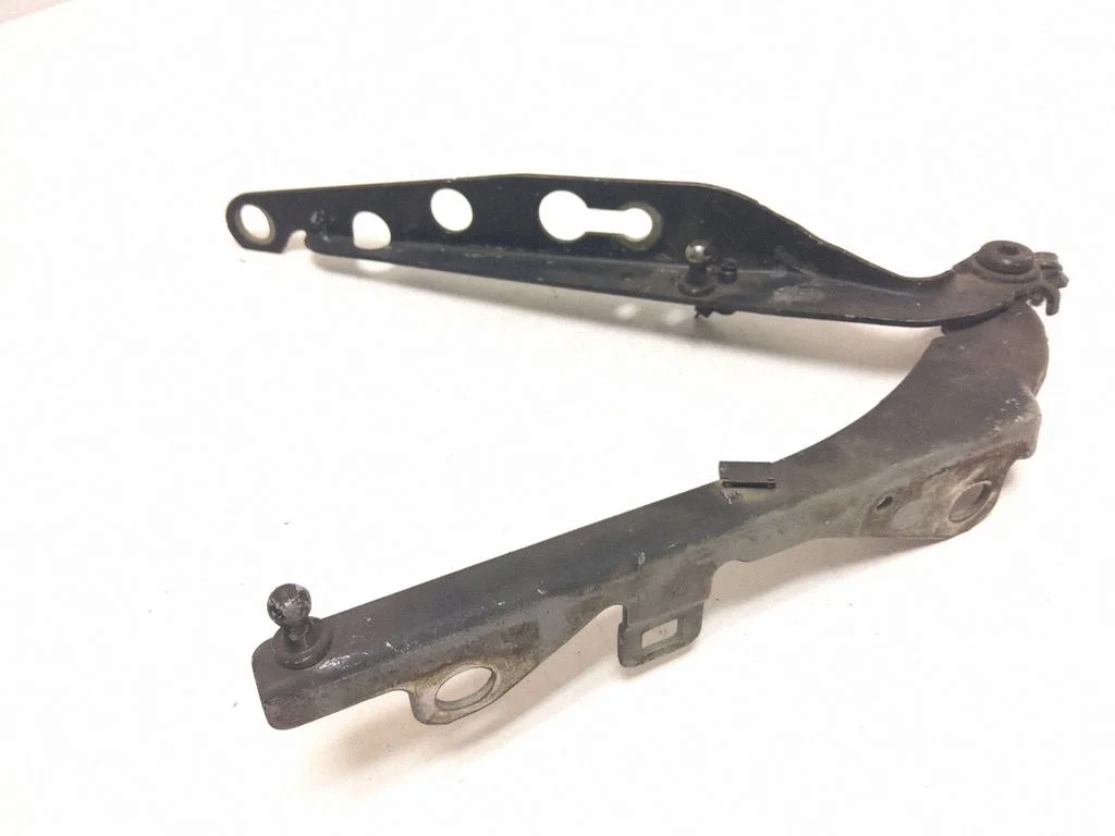 Engine bonnet/hood hinges – front right