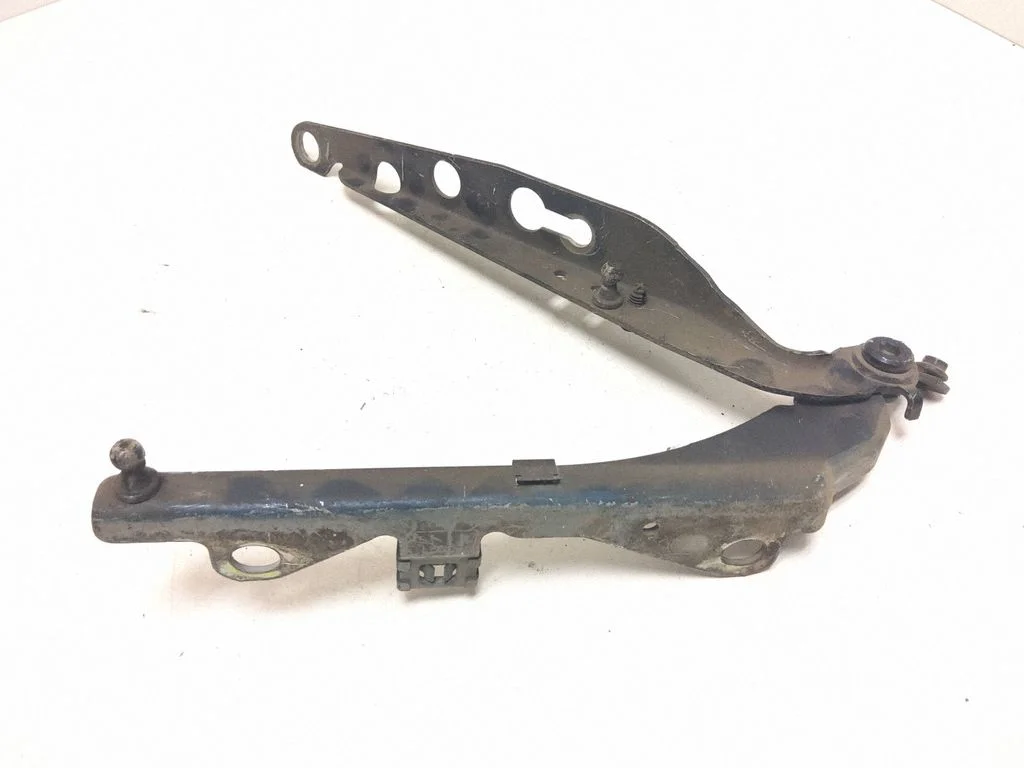 Engine bonnet/hood hinges – front right