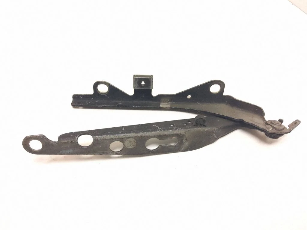 Engine bonnet/hood hinges – Volvo V70 (2005-2008)