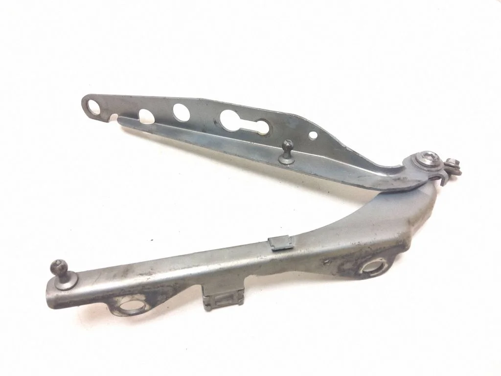Engine bonnet/hood hinges – Volvo V70 (2000-2004)