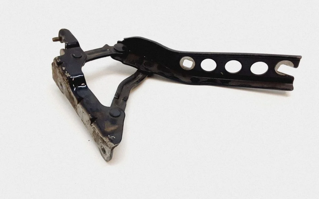 Engine bonnet/hood hinges – Skoda Octavia Mk2 (1Z) (2004-2013)