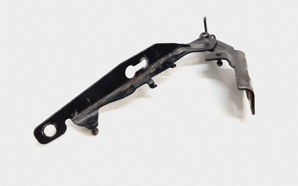 Engine bonnet/hood hinges – Volvo S60 (2011-2013)