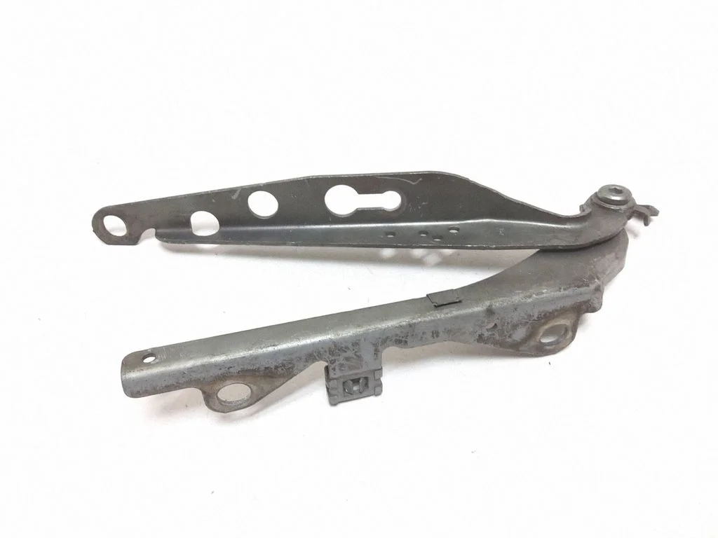 Engine bonnet/hood hinges – Volvo S60 (2005-2010)