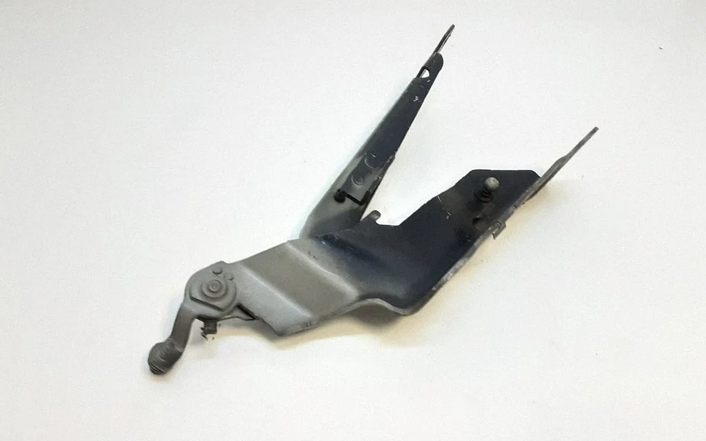 Mootorikapoti hinged – vasak