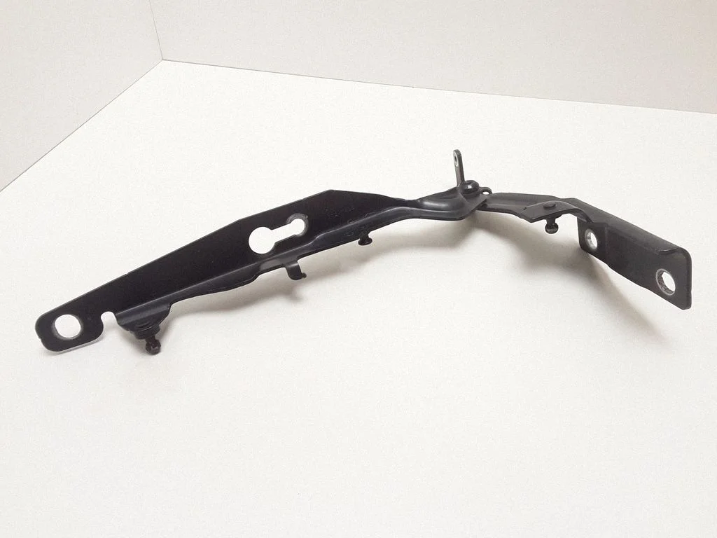 Engine bonnet/hood hinges – Volvo S60 (2011-2013)
