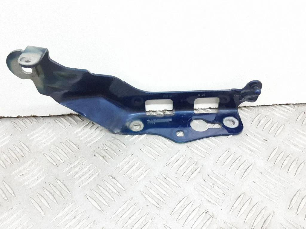 Engine bonnet/hood hinges – Mercedes-Benz C-Class W205 (2014-2021)