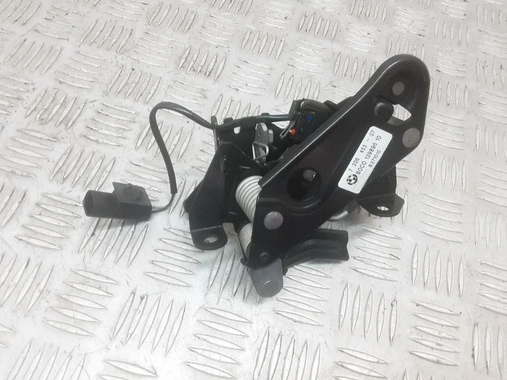 Engine bonnet/hood lock/catch – BMW 7 Series F01 F02 F03 F04 (2008-2016)
