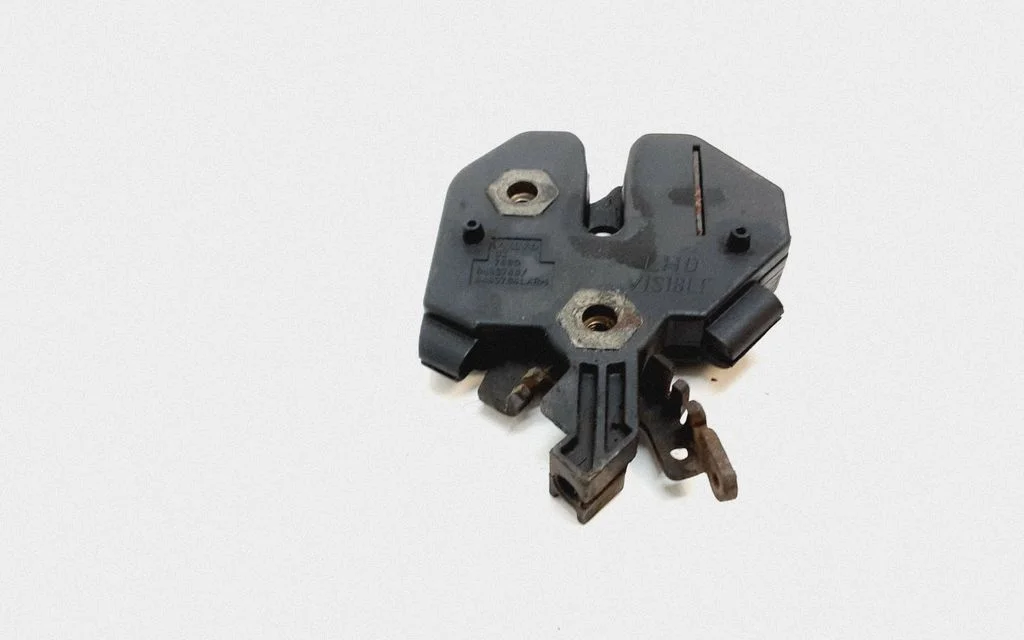 Engine bonnet/hood lock/catch 9483765