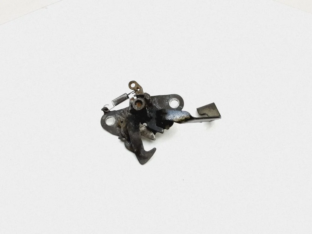Engine bonnet/hood lock/catch