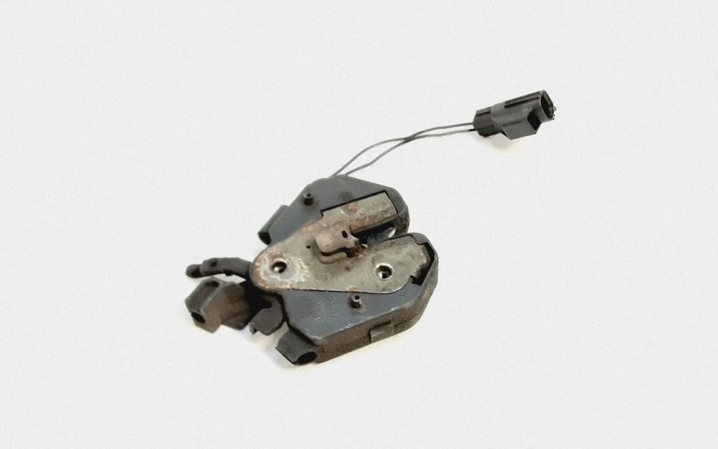Engine bonnet/hood lock/catch 9483764