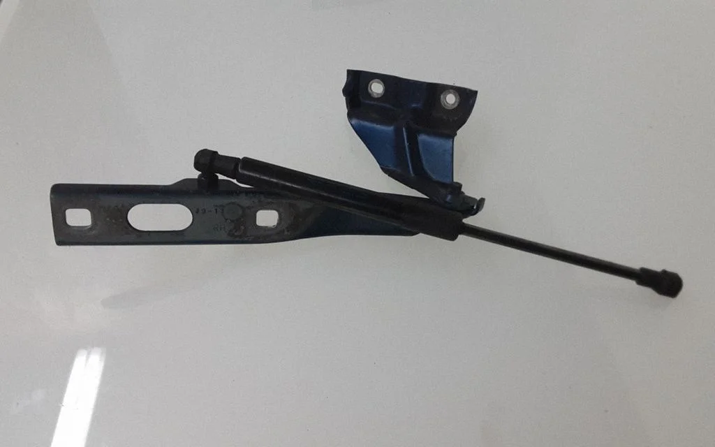 Engine bonnet/hood hinges – Audi Q5 SQ5 8R (2008-2017)
