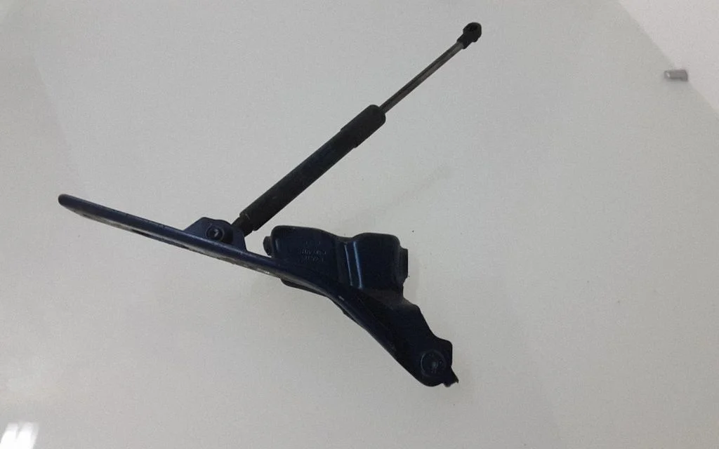 Engine bonnet/hood hinges – Audi Q5 SQ5 8R (2008-2017)