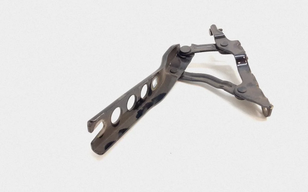 Engine bonnet/hood hinges – Skoda Octavia Mk2 (1Z) (2004-2013)